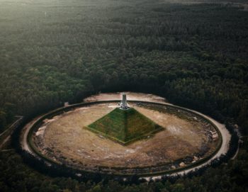 荷兰奥斯特里茨金字塔纪念碑