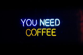 霓虹灯说“你需要咖啡”
