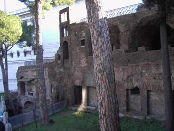 罗马Capitolium和Aracoeli附近一座岛的顶层遗迹。维基共享资源提供。